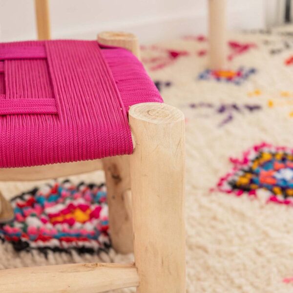 Banc pour enfant en bois et corde rose tressée – Image 5