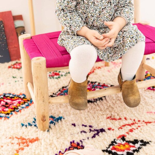 Banc pour enfant en bois et corde rose tressée