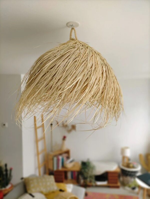 Suspension en demi-boule de paille fait main – Image 3